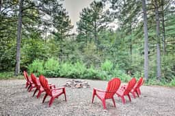 Multi-Family Fun-3 Kings-Foosball, Spacious Deck, HotTub, Firepit-Sleeps 8