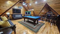 Secluded Mountain Cabin w/Pool Table, Hot Tub, Spa Bath, Arcade, Lake, Casino