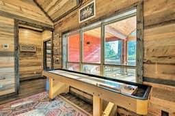 Multi-Family Fun: 4-King w/Ensuites, Shuffleboard, Hot Tub, Firepit-Sleeps 12