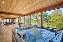 Multi-Family Fun: 4-King w/Ensuites, Shuffleboard, Hot Tub, Firepit-Sleeps 12