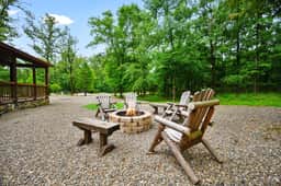 Uncle Buck’s Lodge | 3 King Suites, Pool Table, Playground & Boat Parking