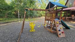 Uncle Buck’s Lodge | 3 King Suites, Pool Table, Playground & Boat Parking