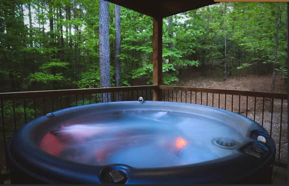Multi-Family Fun-3 Kings-Foosball, Spacious Deck, HotTub, Firepit-Sleeps 8