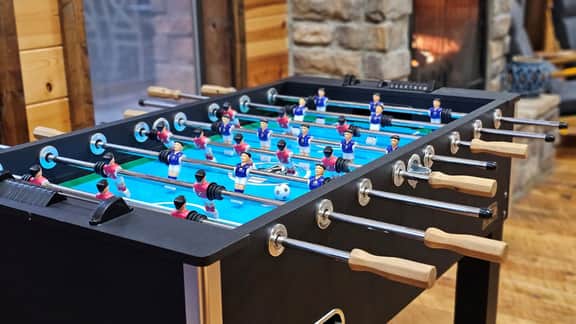 Multi-Family Fun-3 Kings-Foosball, Spacious Deck, HotTub, Firepit-Sleeps 8