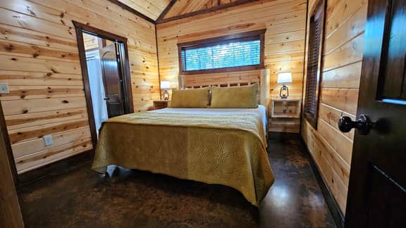 Doc Holliday’s Lodge | 5 King Beds • Hot Tub • Game Deck • Boat Parking