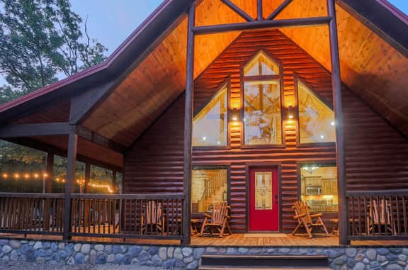 Uncle Buck’s Lodge | 3 King Suites, Pool Table, Playground & Boat Parking