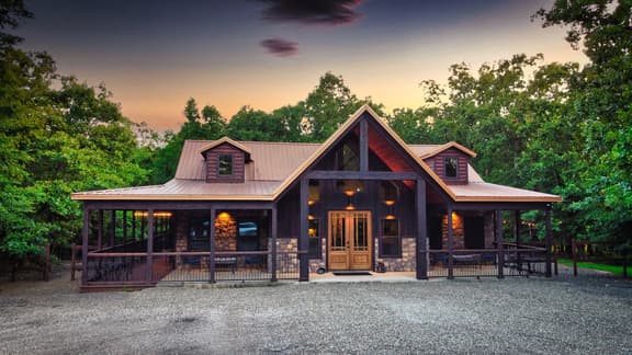 Doc Holliday’s Lodge | 5 King Beds • Hot Tub • Game Deck • Boat Parking